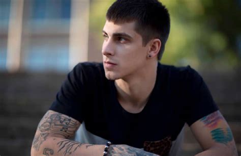 ‎Zach Farlow .